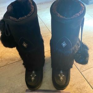 Manitobah Snowy Owl Mukluks Ladies Sz 5.